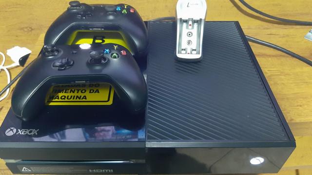 V/T Xbox One, 2 controles e jogos