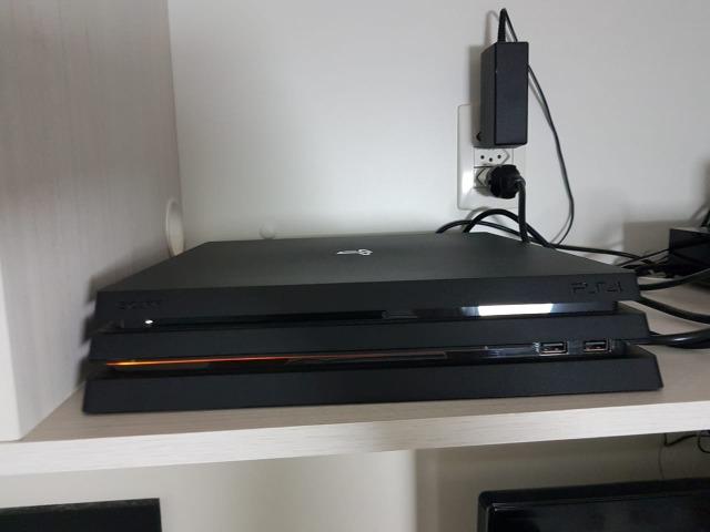 Vendo PS4 PRO Semi-Novo