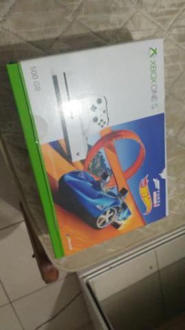 X box one S 500 gb 11 jogos novo 2 meses de uso