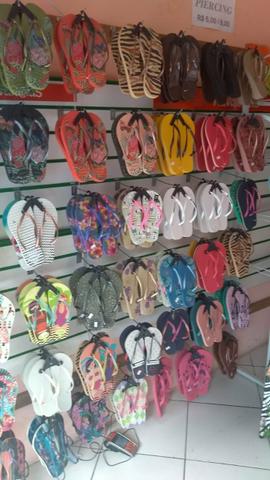 Vendo um lote de sandálias havaianas