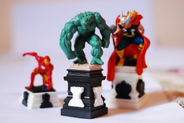 Homem-Aranha, Homem de Ferro, Hulk e outros (xadrez Marvel)