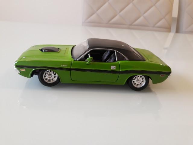 Miniatura Maisto Dodge Challenger R/T  Escala: 1/24