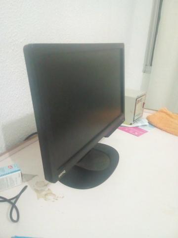 CPU e monitor por 