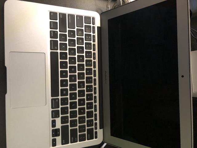 MacBook Air 11 polegadas + mouse + conector VGA e HDMI
