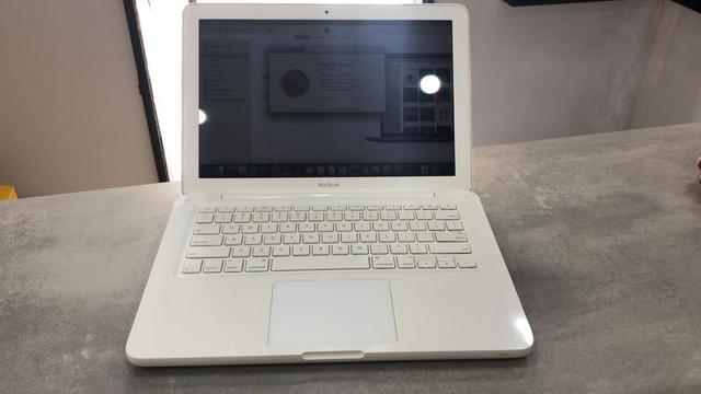 MacBook white unibody 13-inch