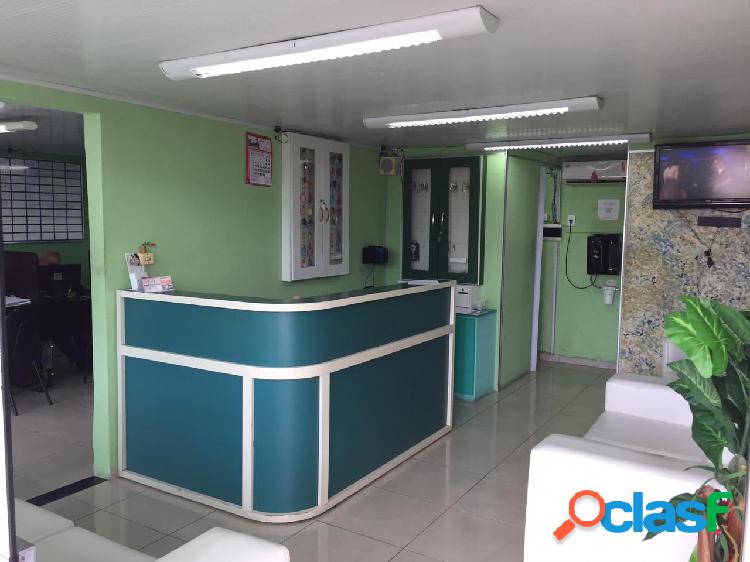 Vende-se 2 lojas no parque dez - Proximo ao Shopping Parque