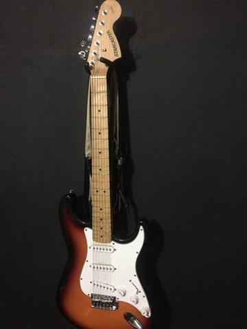 Guitarra stracaster fender