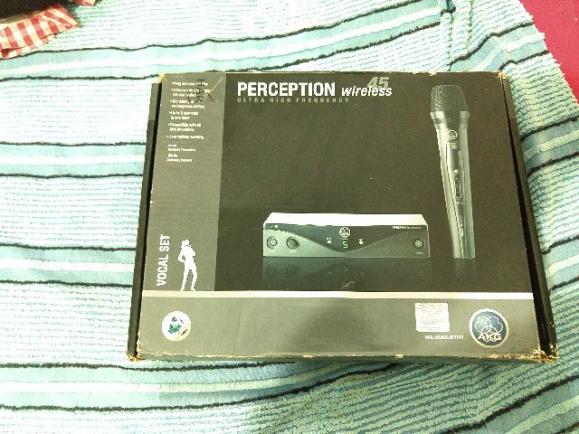 Microfone AKG Perception PW45 + Retorno sem fio