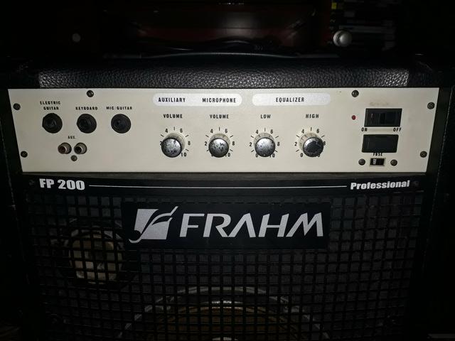 R$300- Melhor preço!!! Caixa amplificadora FRAHM FP200