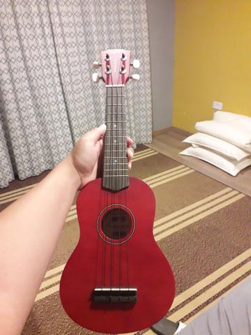 Ukulele em perfeito estado com Capa