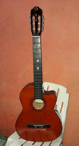 Vendo este violão R$ 