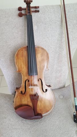 Violino profissional Eagle VK 644 armonizado em Luther