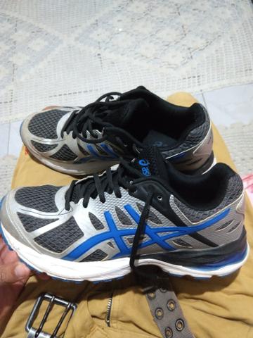 Tênis Asics gel para esportes. barato