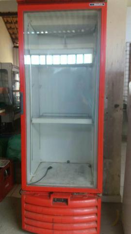 Vende-se freezer gelando bem. Valor  negociar