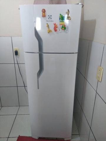 Vendo geladeira Electrolux nova!