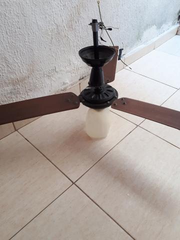 Ventilador de teto usado pequenos estalos