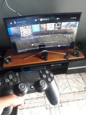 PS4 com 2 controles