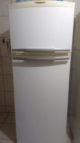 Geladeira Frost Free marca Brastemp 470 litros