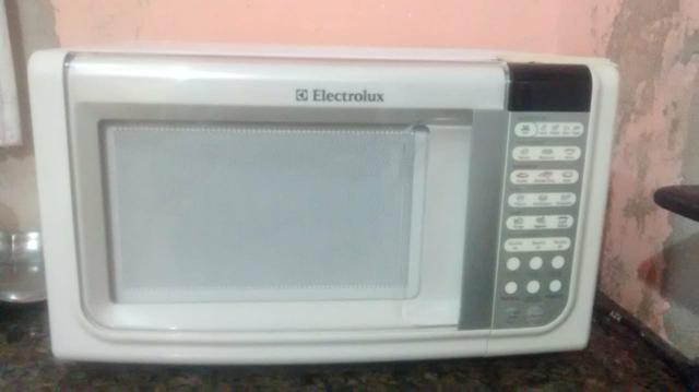 Micro-ondas semi novo Electrolux