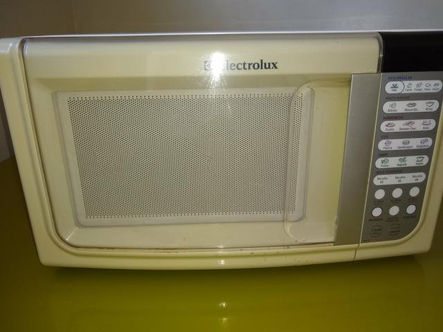 Microondas Electrolux 23 litros funcionando perfeitamente