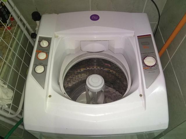 Máquina de lavar funcionando