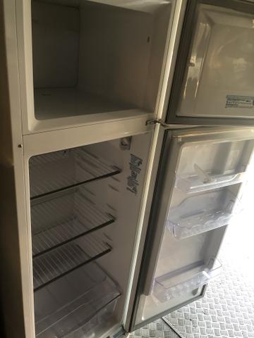 Vendo geladeira Electrolux 2 portas 260L frost free