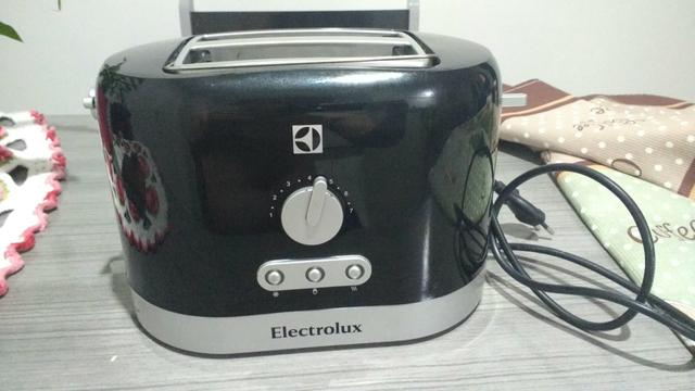 Vendo torradeira Electrolux, muito nova