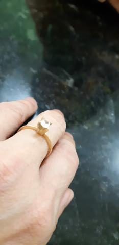 Troco anel solitário ouro 18k, pesa 2.7g