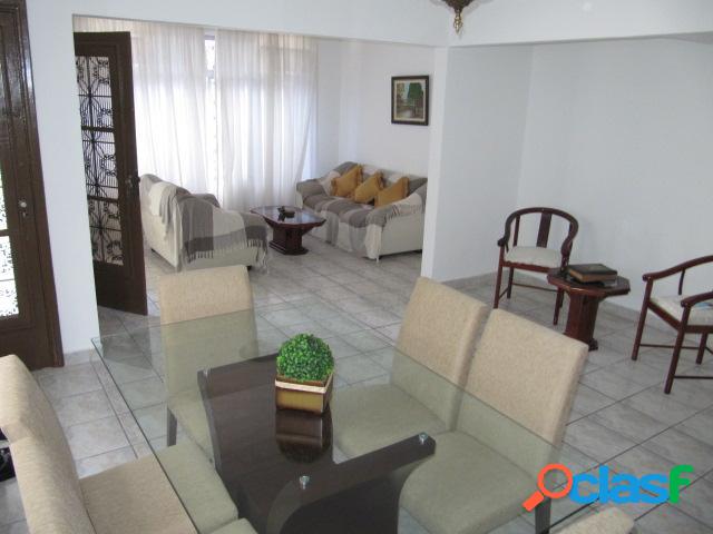 Casa com 3 dormitórios à venda, 160 m² por R$ 867.000 -