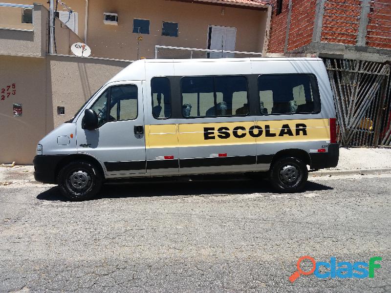 Linha Escolar com van