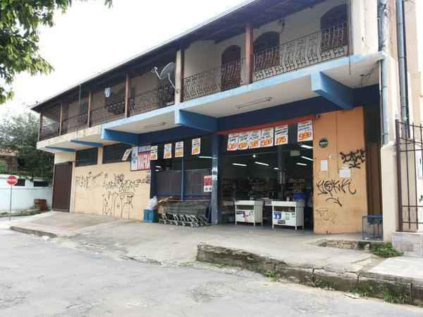 Venda de Dois Supermercados