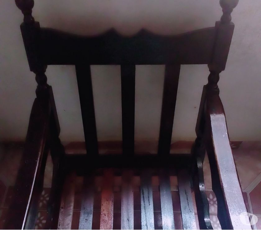 Cadeira rústica (Madeira da melhor qualidade)