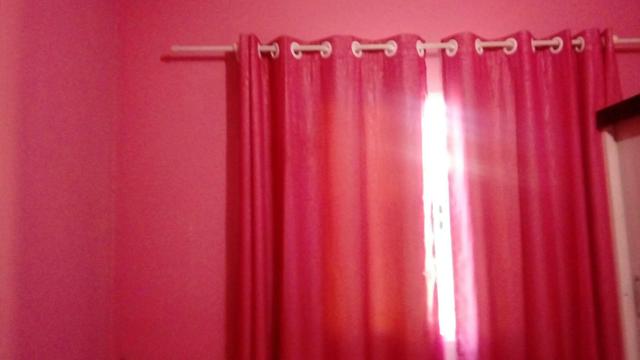 Cortina pink de voal, com forro corta luz