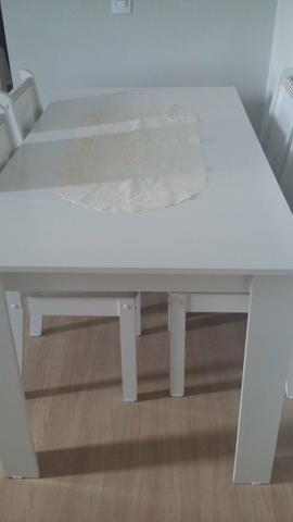 Mesa 4 cadeiras branca