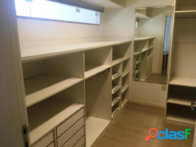 Sobrado com 2 dorms em Balneário Camboriú - Centro por