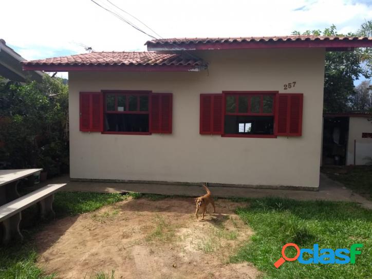 Casa c/ 02 dorm. Excelente localização, região sul