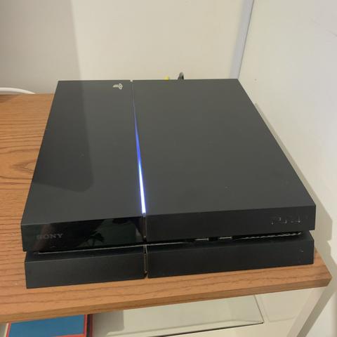 PlayStation 4 com 2 controles