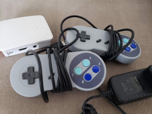 Raspberry Pi3, 32gb, 2 Controles De Super Nintendo + Jogos