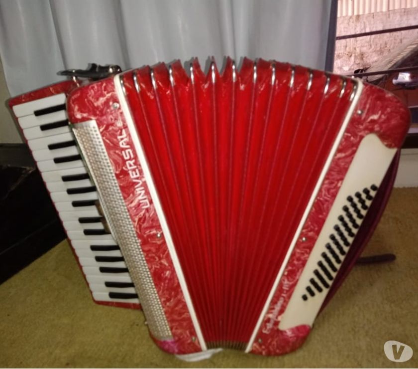 Acordeon Universal 60 Baixos