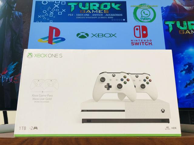 Lacrado Xbox One S 1tb kit 1 ou 2 controles - Loja física -
