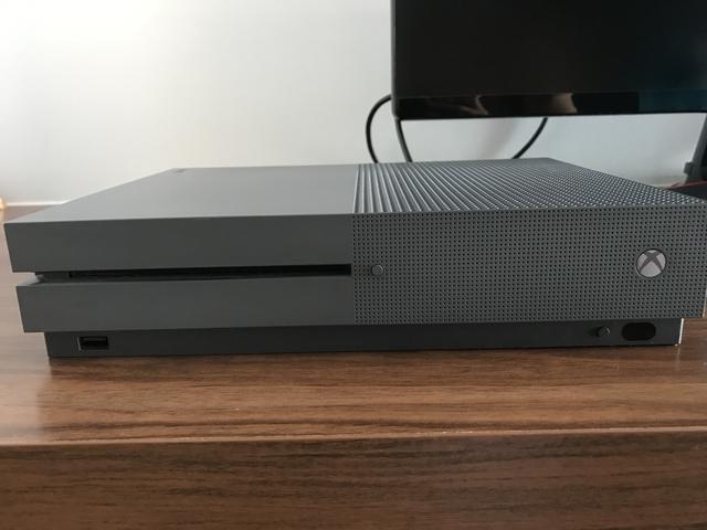 Xbox One S - Edição especial Cinza