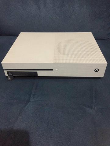 Xbox One X 1tb Slim Microsoft 4k na caixa