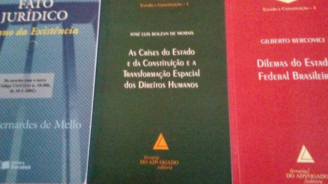 02 livros de Direito, os dois por 