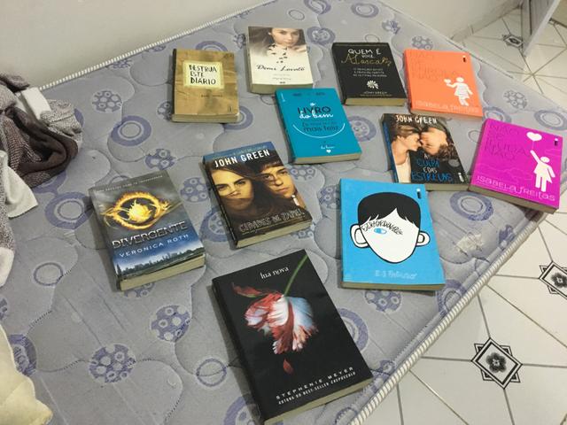 Vendo livros usados, preço a negociar