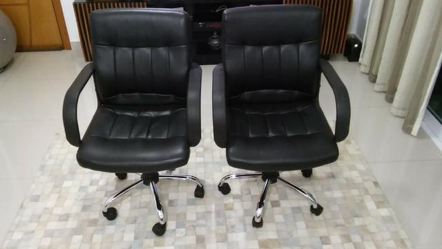 Cadeiras de Escritório, com rodízios e ajuste de altura