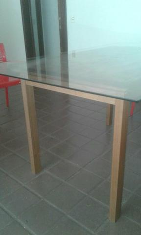 Mesa com vidro