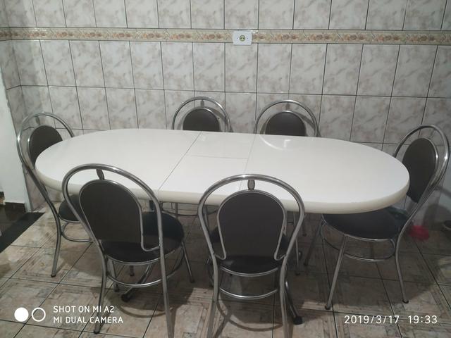 Mesa de Jantar e 06 Cadeiras