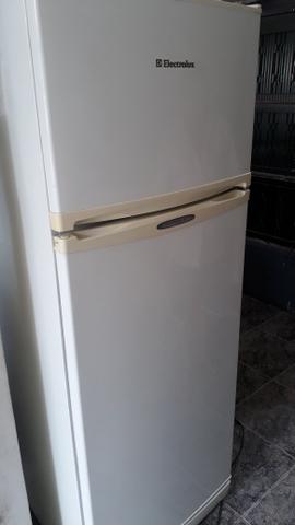 Geladeira Electrolux 400 R$