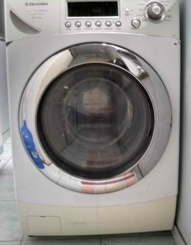 Máquina de lavar roupa com defeito