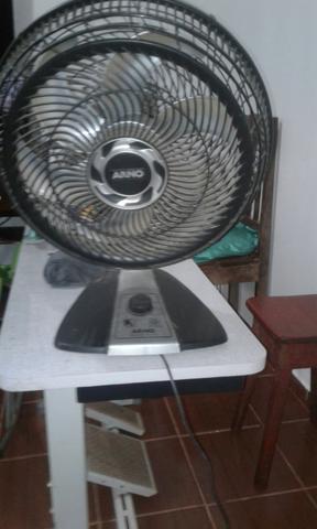 Vendo esse ventilador motivo desapego